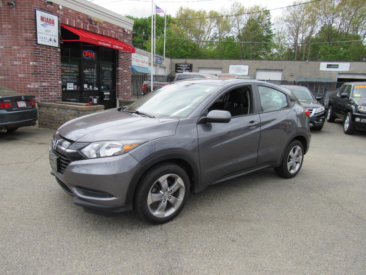 2017 Gray /Black Honda HR-V (3CZRU6H30HG) , Automatic transmission, located at 215 Milton St, Dedham, MA, 02026, (781) 329-5144, 42.241905, -71.157295 - This nice compact SUV is in excellent condition.. Runs like new. All ASPI Motor Cars vehicles are fully serviced before they are delivered to assure the highest quality used vehicles. Comes with a 3/3 warranty included in the price. Call for details. Prices on all vehicles do not include $299.9 - Photo#2